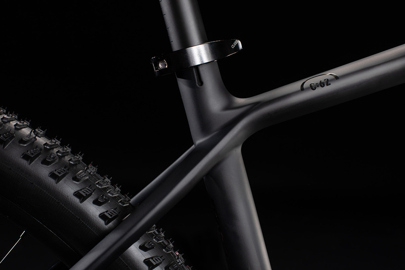 Cube horské kolo REACTION C:62 SLT carbon silver