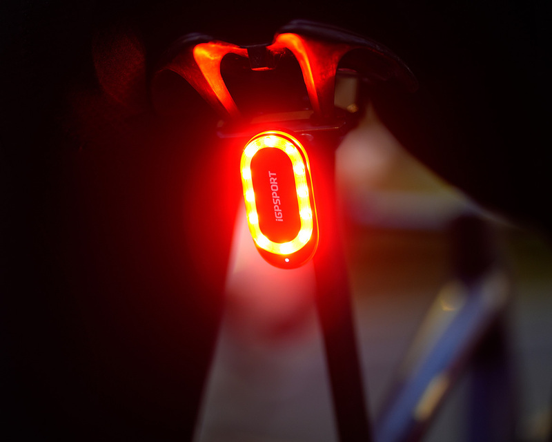 iGPSPORT blikačka zadní s radarem SR mini