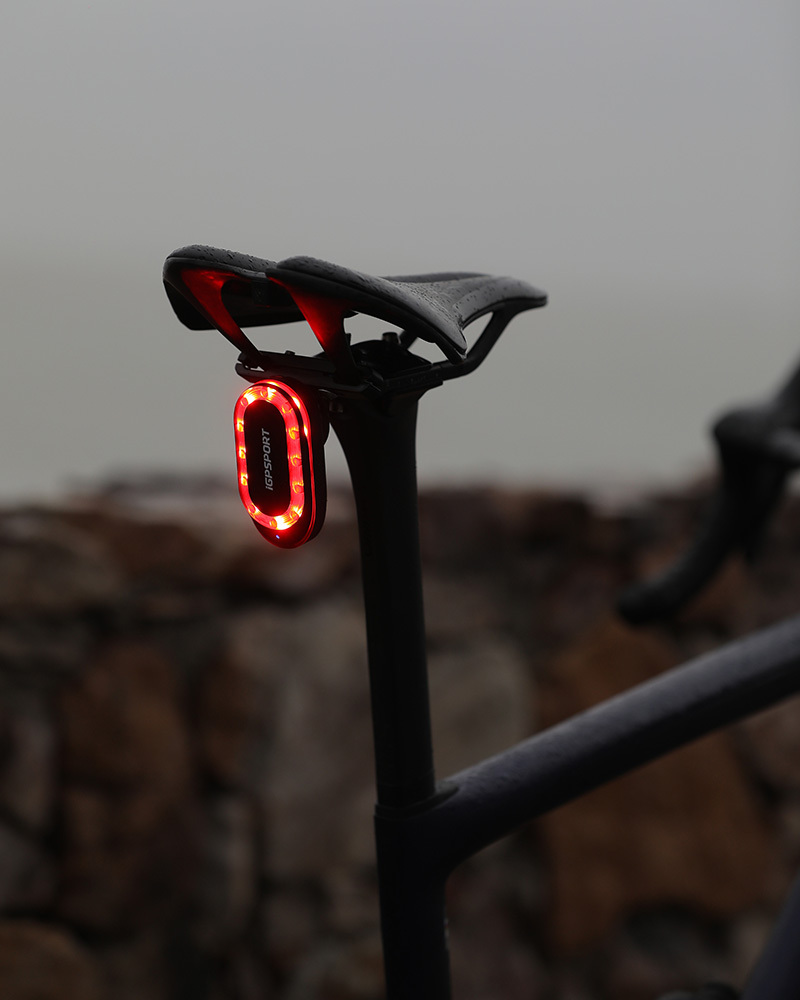 iGPSPORT blikačka zadní s radarem SR mini