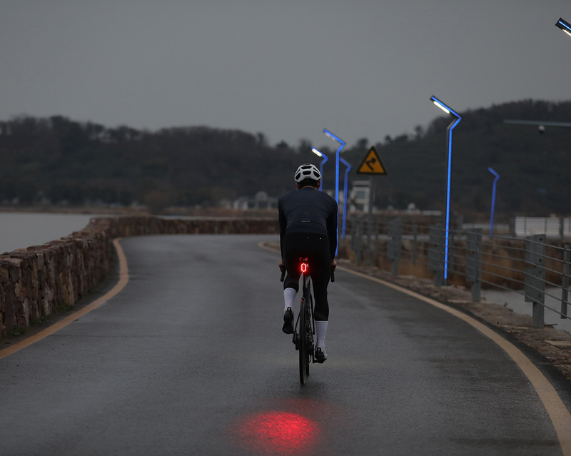 iGPSPORT blikačka zadní s radarem SR mini