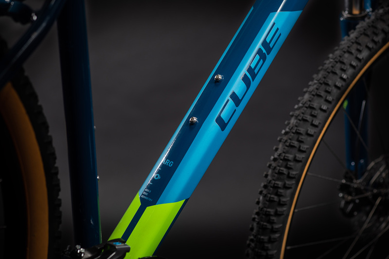 Cube horské kolo AIM RACE blueberry lime