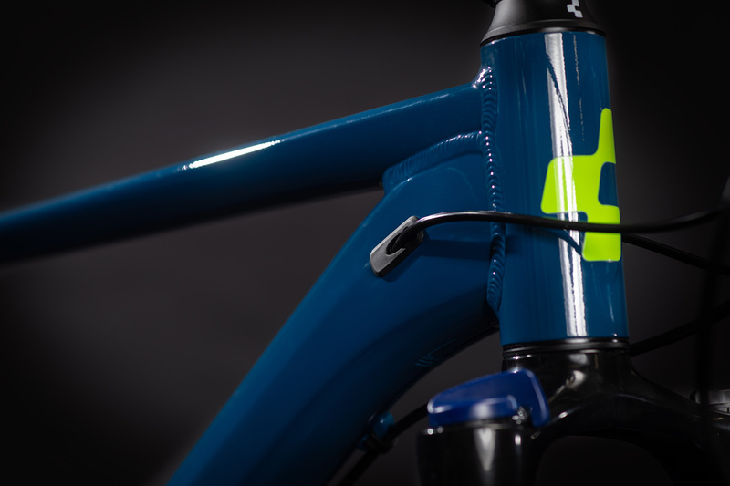 Cube horské kolo AIM RACE blueberry lime
