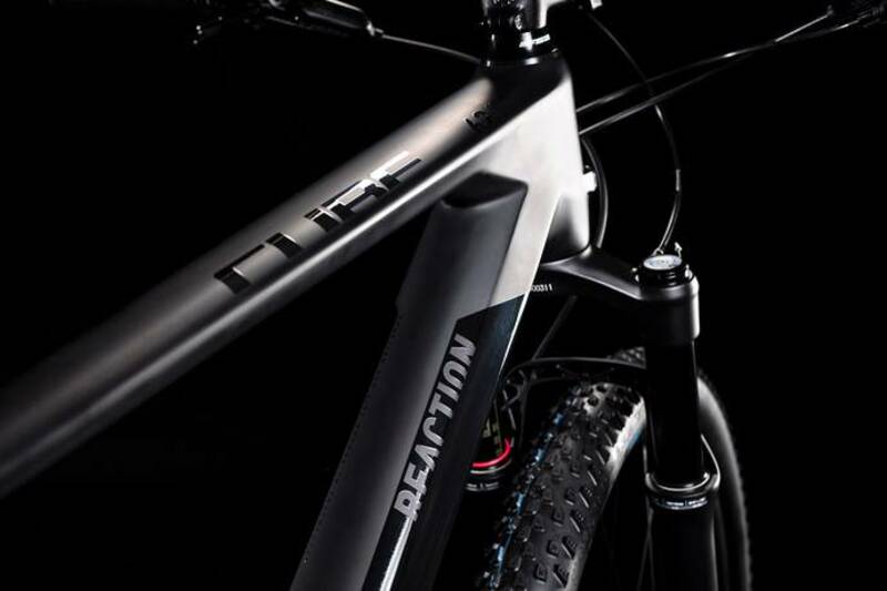 Cube horské kolo REACTION C:62 SLT carbon black glossy