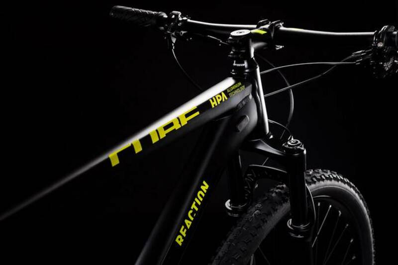 Cube horské kolo REACTION RACE black flashyellow