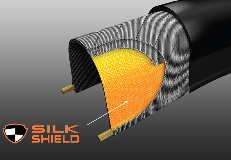 SilkShield nabízí ochranu od patky po patku, zatímco Silkworm se nachází pouze pod běhounem. SilkShield poskytuje další úroveň ochrany bočnic i pod běhounem.
