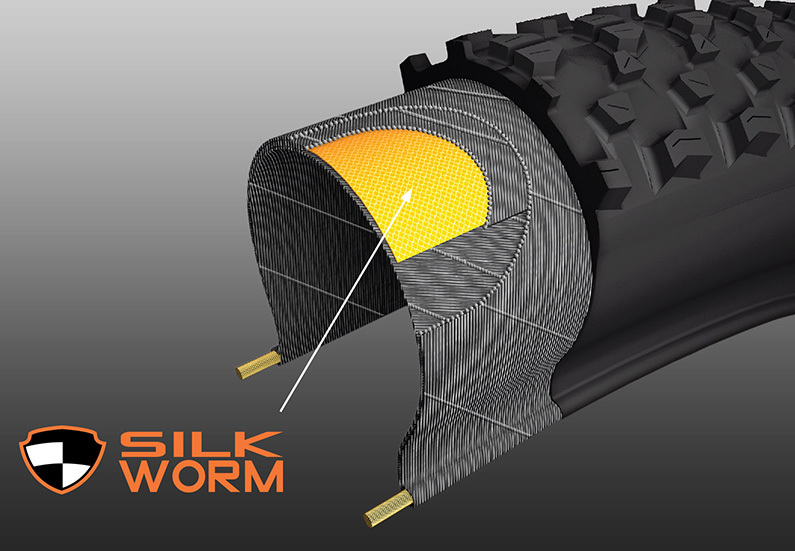 exkluzivní materiál zabudovaný do pláště vybraných modelů, který zvyšuje odolnost proti propíchnutí a roztržení. Silkworm je pod běhounem uváděn jako nárazník.
